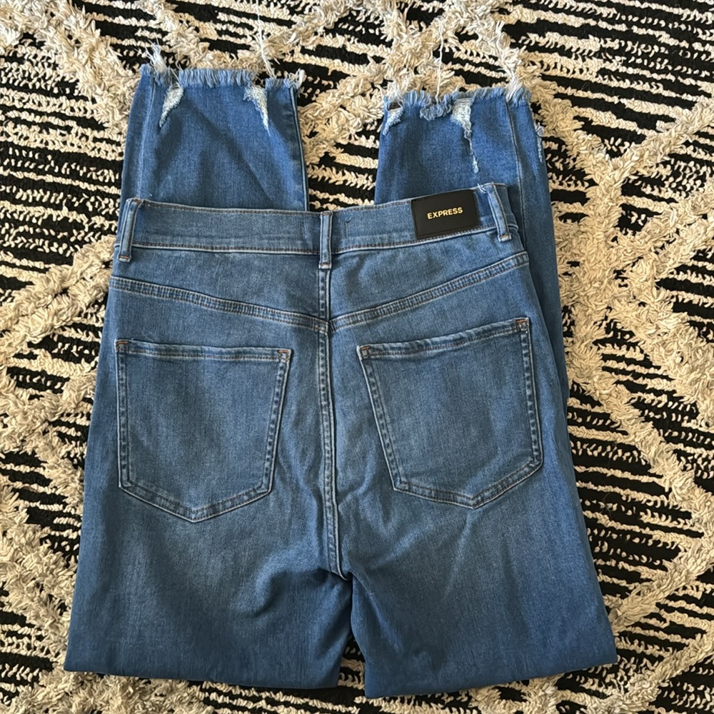 Express Super High Rise Slim Leg Jean - Picture 3 of 7